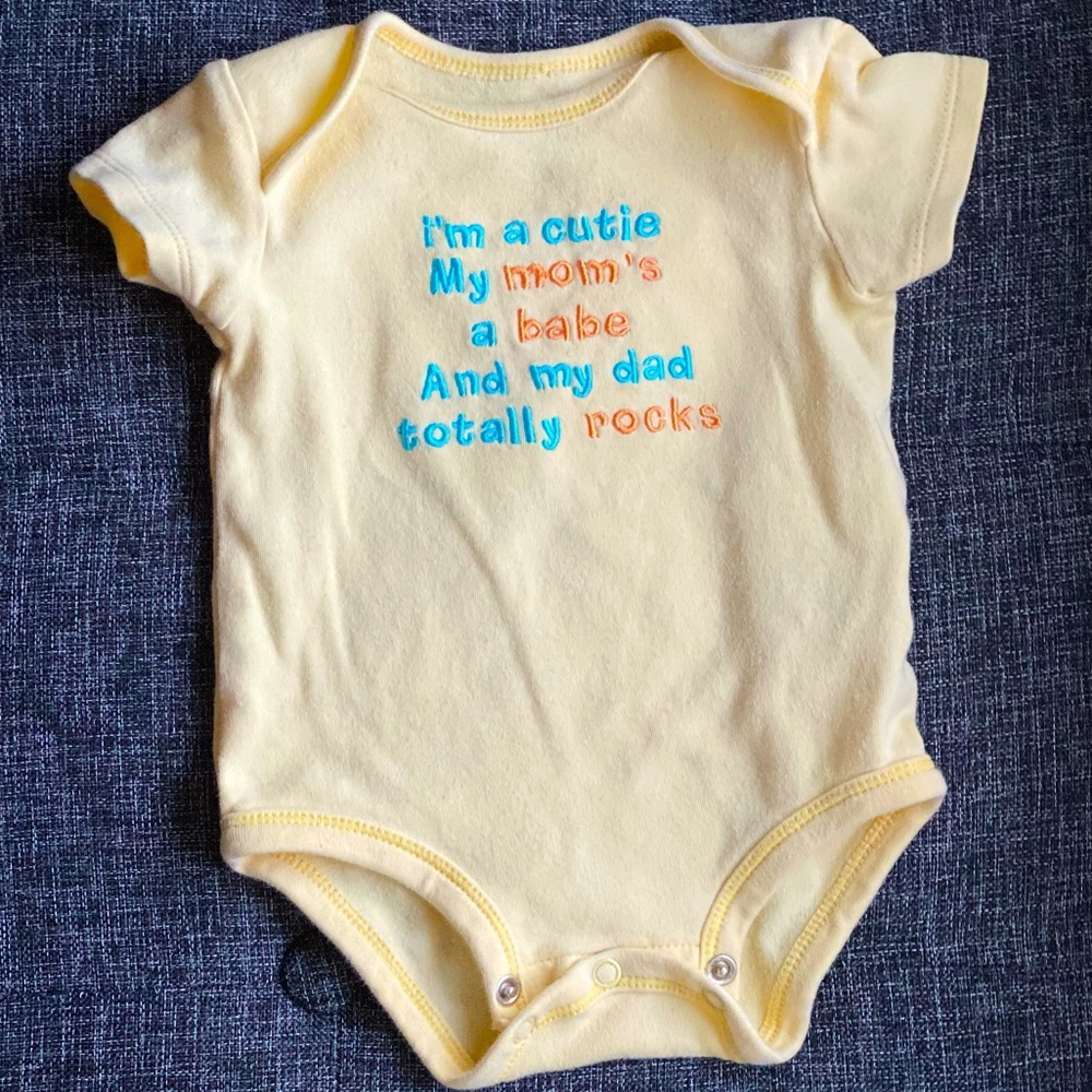 “I’m a cutie, my mom’s a babe & my dad totally rocks” gender neutral onesies